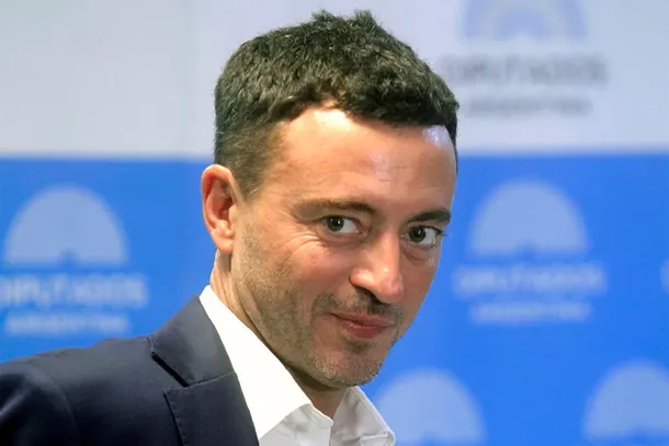 Los radicales "sin peluca" destrozaron a los diputados que se reunieron con Milei: "Gusanos"