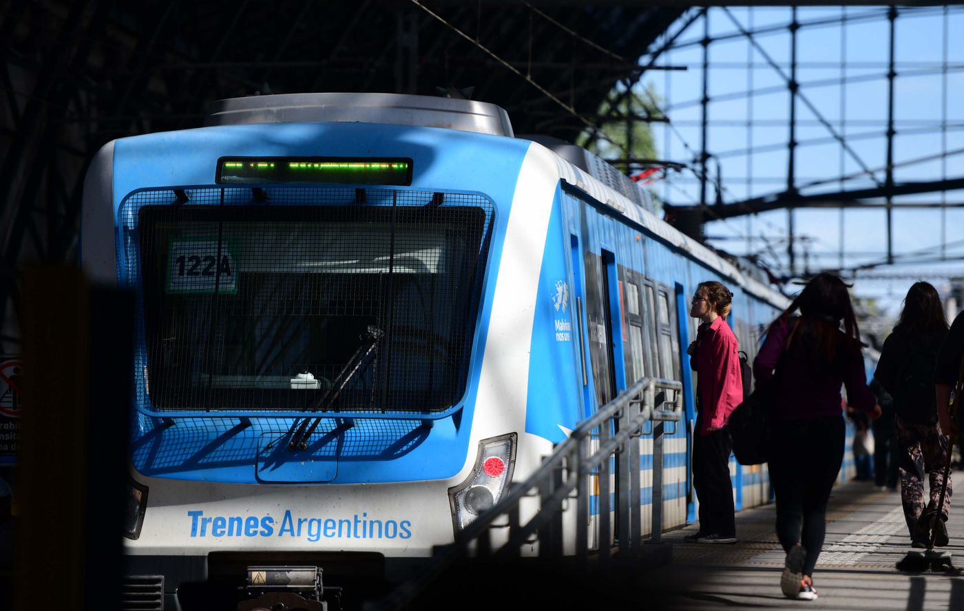 Trenes a 30 km/h por medida de fuerza: demoras y cancelaciones en la ciudad