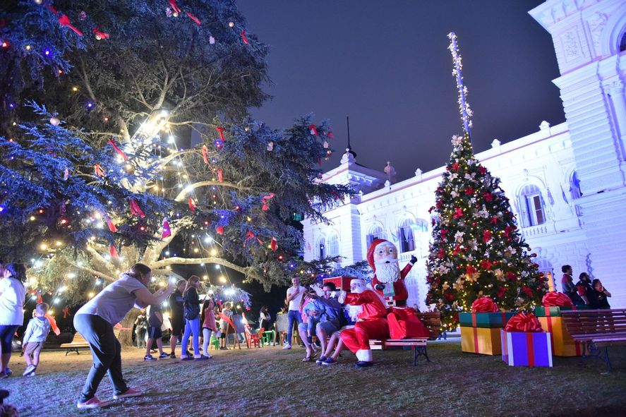 Asueto y feriado navideño: ¿qué servicios funcionan hoy y mañana en La Plata?