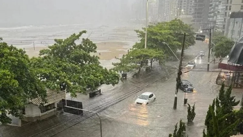 Camboriú se declaró en estado de emergencia por inundaciones y hay turistas argentinos afectados