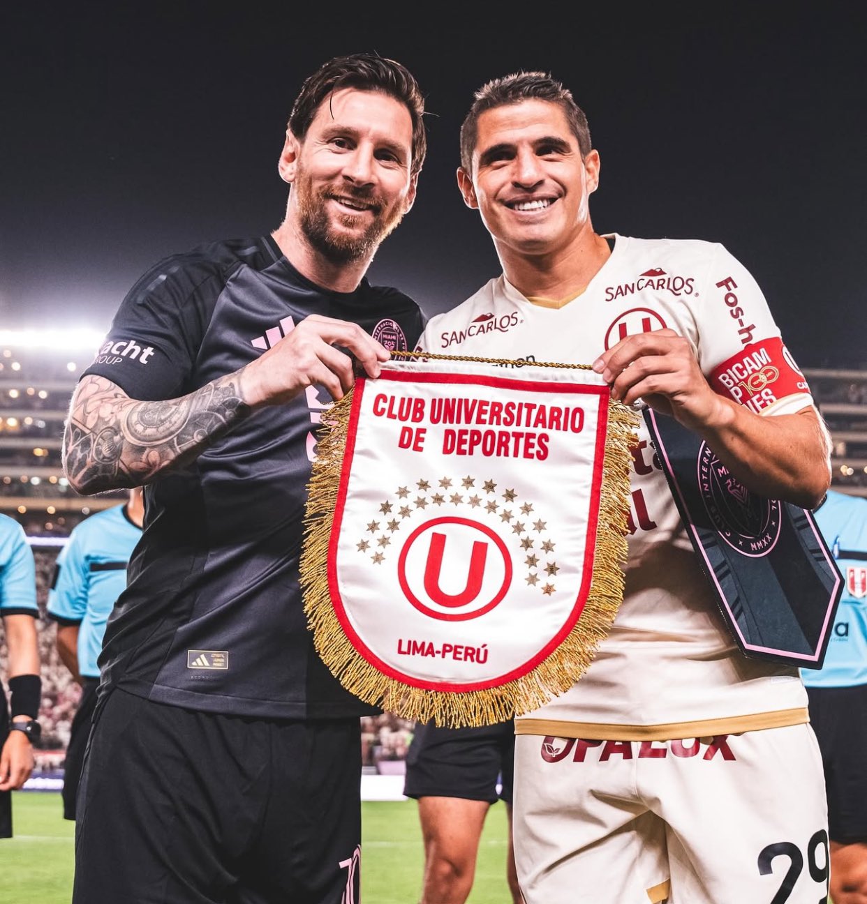 Hinchas peruanos ovacionaron a Messi tras su reemplazo en el amistoso Universitario-Inter Miami