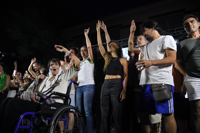 "Una memoria que arde": manifestación masiva contra los despidos y el cierre del Centro Cultural Haroldo Conti