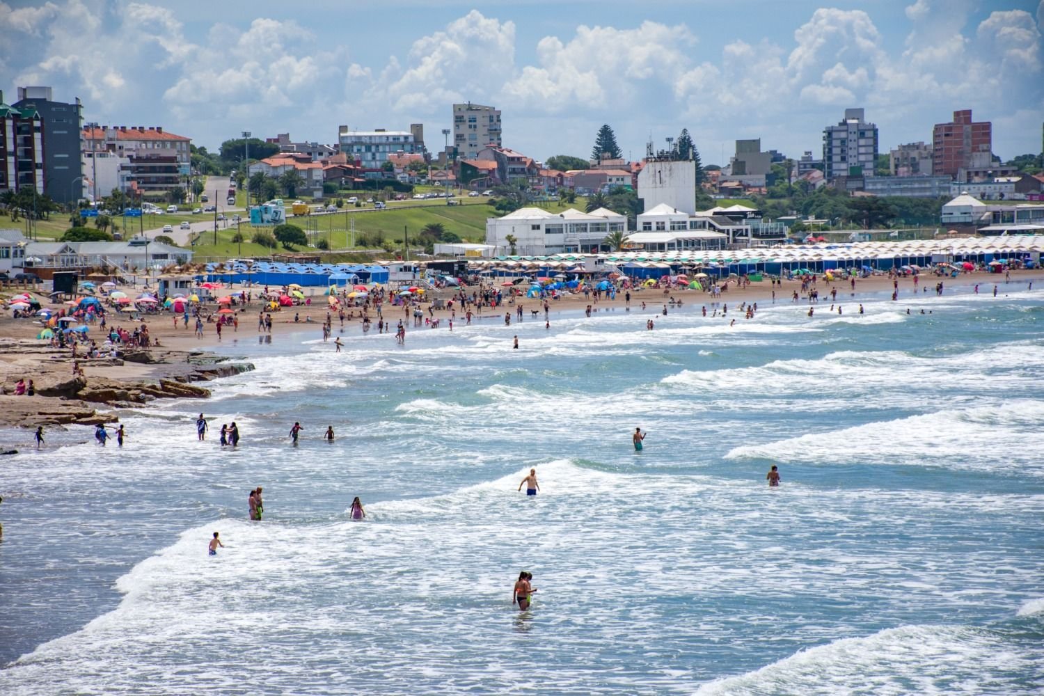 Turismo bonaerense 2025: enero arranca con un promedio del 75% de ocupación turística