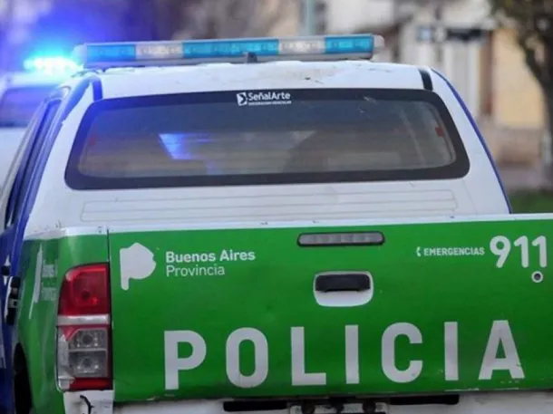Un delincuente se escapó durante un traslado de La Plata a Azul: pidió ir al baño