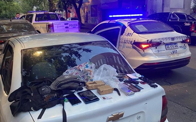 Operativo en el centro de La Plata: tres arrestados con armas y estupefacientes