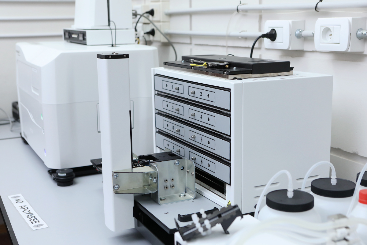 La UNLP incorpora un microscopio de última generación para potenciar la investigación científica