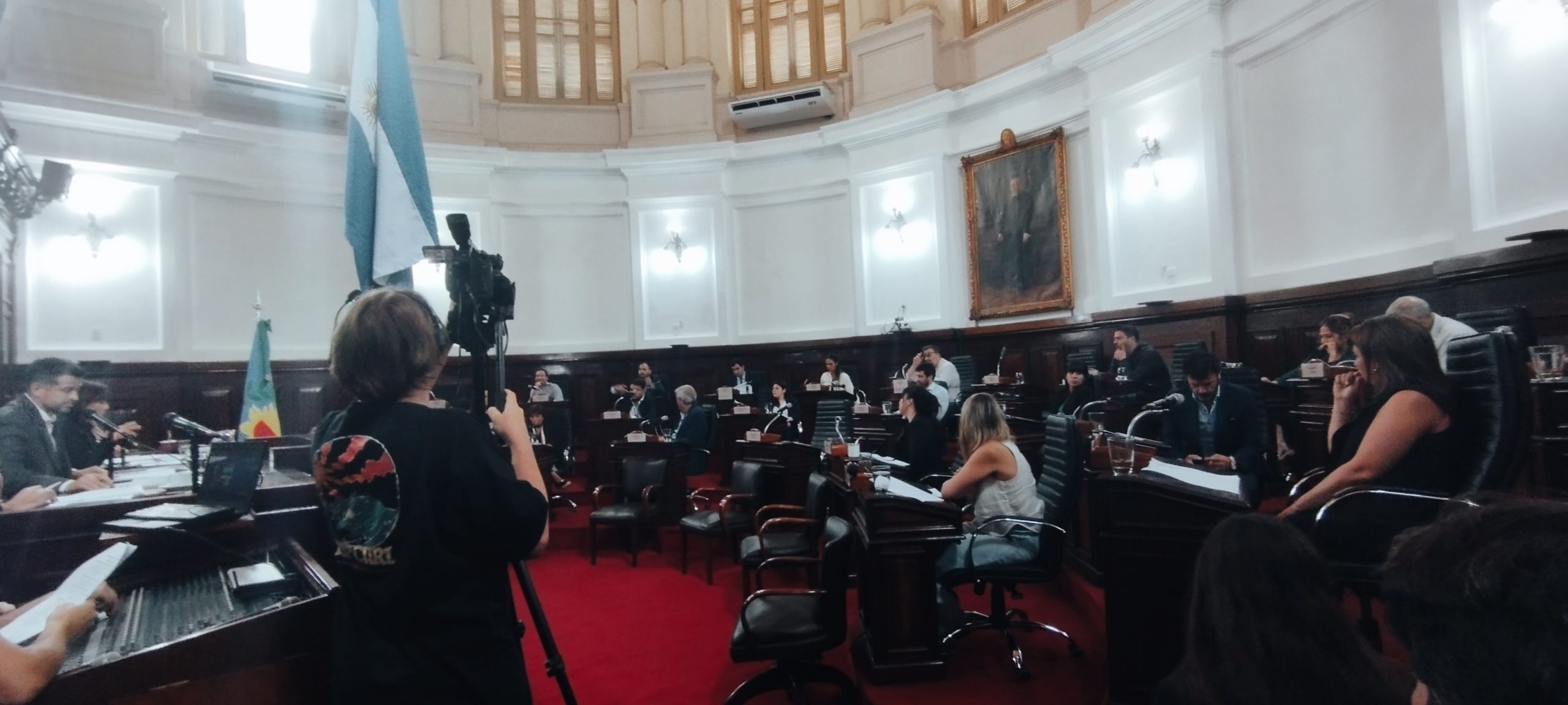 Cruces en el Concejo: quieren sancionar a quienes lleven menores a marchas y exigen un plan hídrico