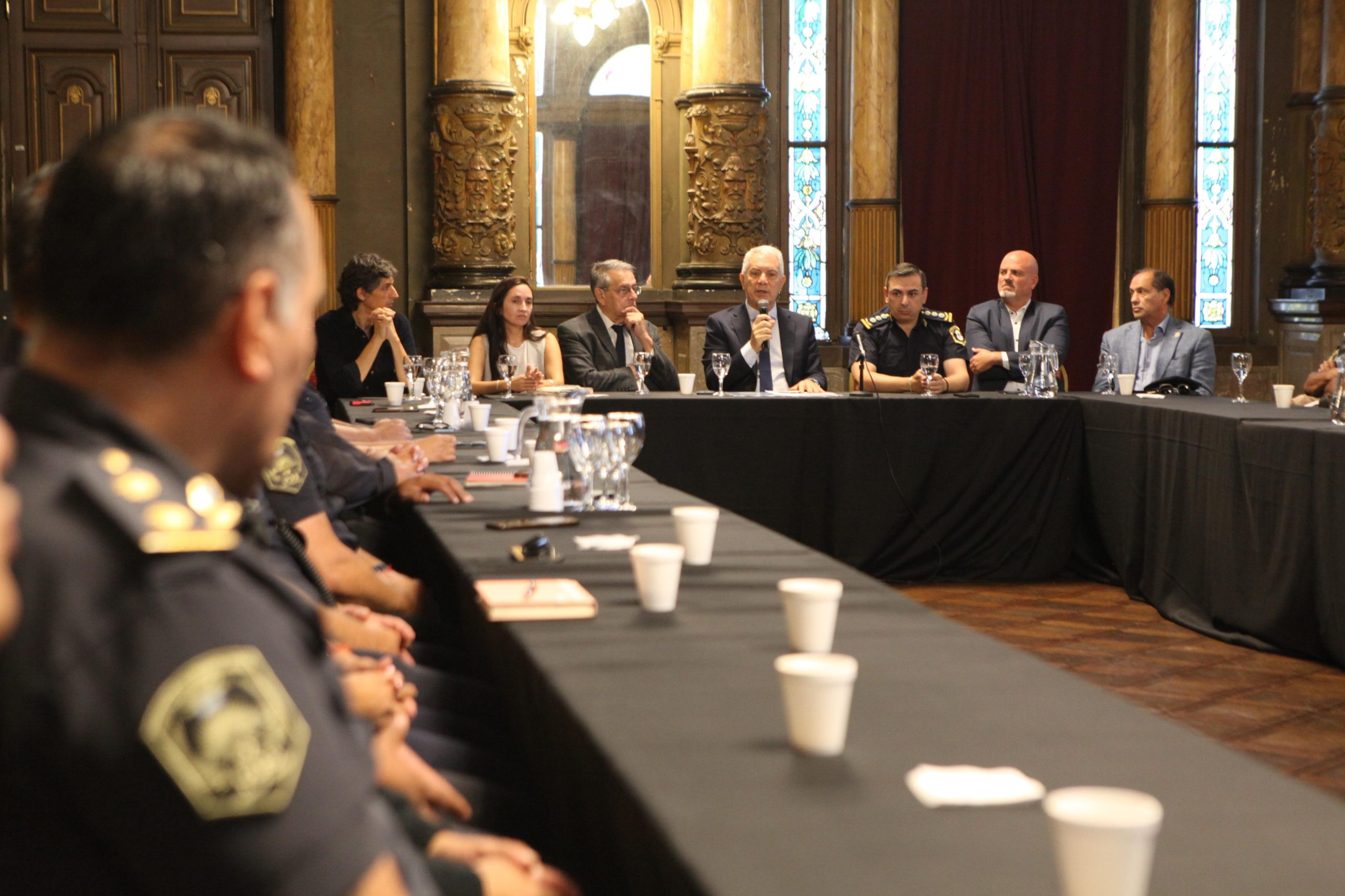 Alak y la cúpula policial refuerzan operativos de seguridad en La Plata