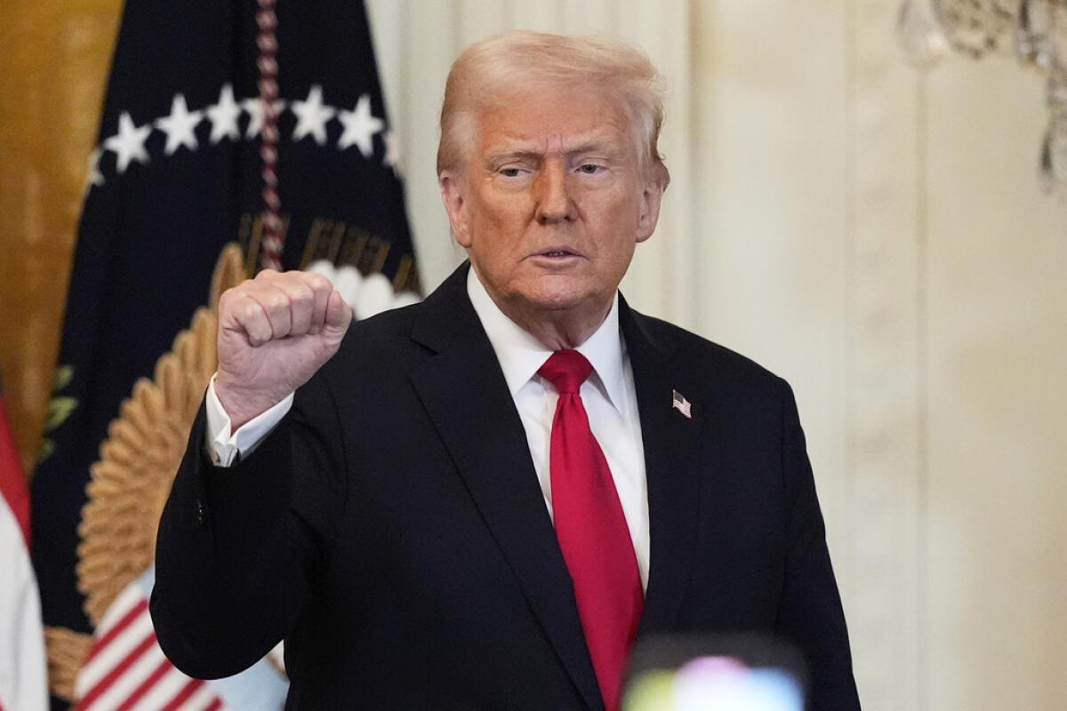 Trump aumentó al 25% los aranceles para la importación de autos