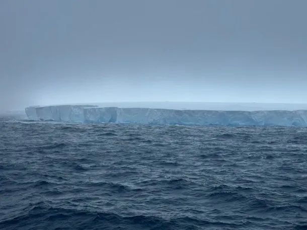 Dónde quedó atrapado el iceberg más grande del mundo