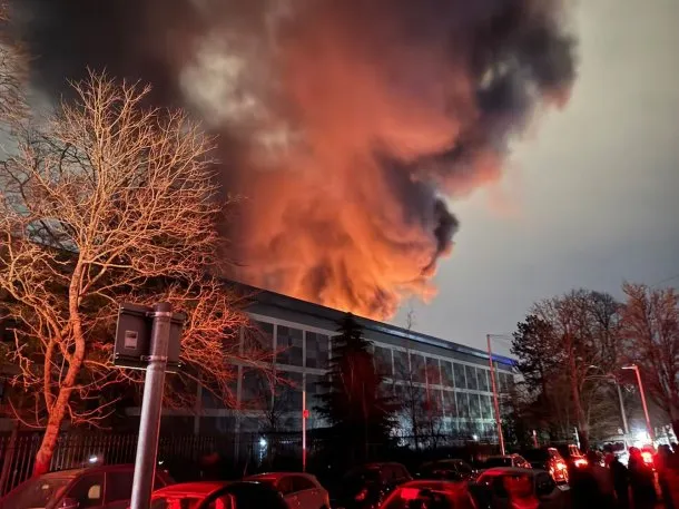 Incendio en Londres: cerraron el aeropuerto de Heathrow