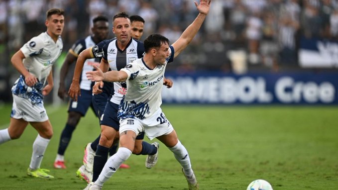 Talleres lo empataba con garra, pero Alianza Lima se lo ganó en el final con Barcos como verdugo