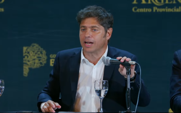 Kicillof evitó la confrontación directa, pero marcó diferencias con Milei y el pasado del Frente de Todos