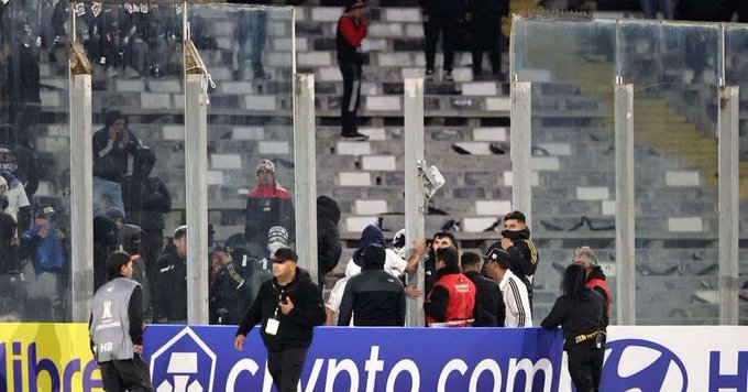 Tragedia en Chile durante Colo Colo vs. Fortaleza: murieron dos hinchas y se suspendió