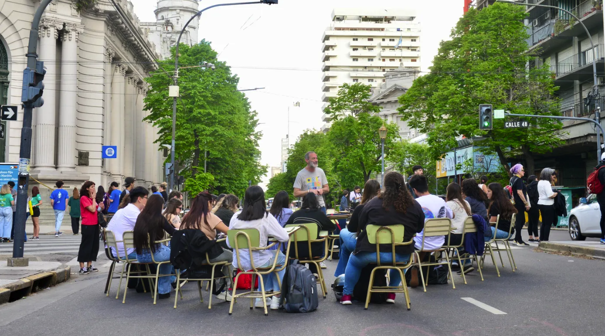 Docentes universitarios en lucha: paro total y movilización en La Plata