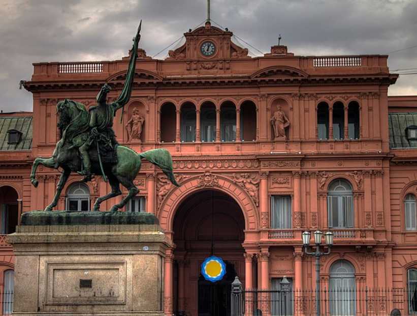 Se suspendió por una semana la agenda presidencial por la muerte del papa Francisco