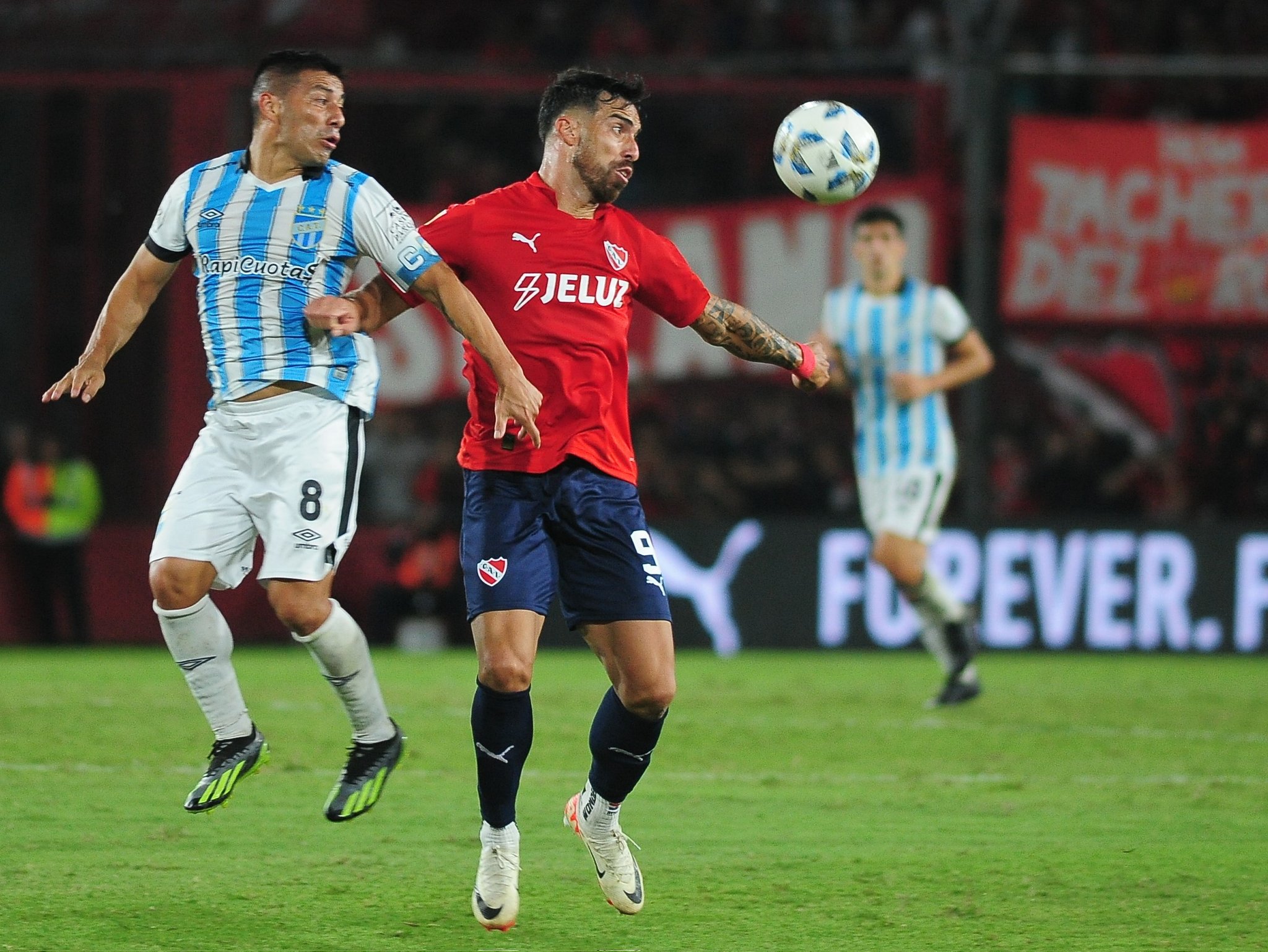 El Decano, obligado a ganar ante un Rojo que quiere cerrar arriba