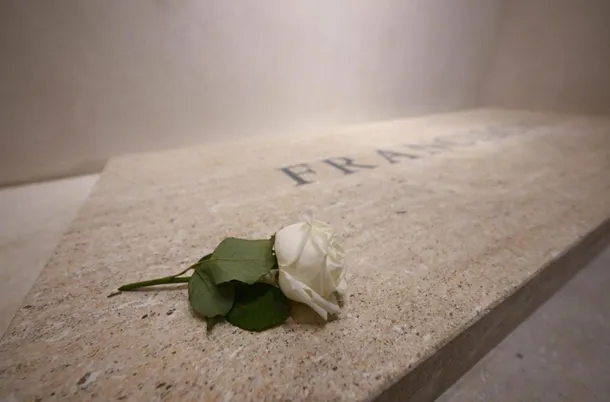 Ya se puede visitar la tumba del papa Francisco: ¿Cómo es por dentro el lugar donde descansa?