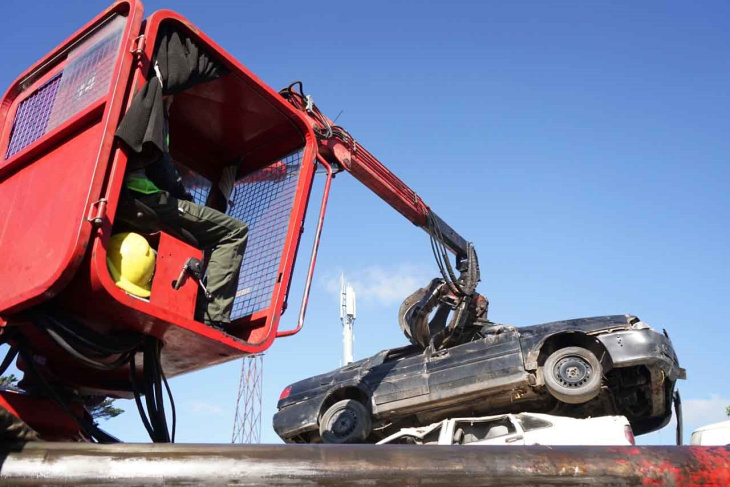 Más de 500 vehículos serán compactados en La Plata: el Concejo aprobó el convenio