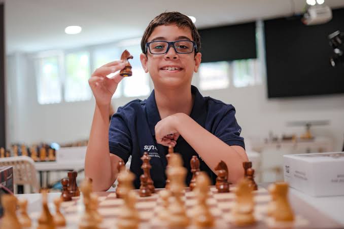 Faustino Oro se midió con la élite del ajedrez mundial en Sharjah y mostró su talento