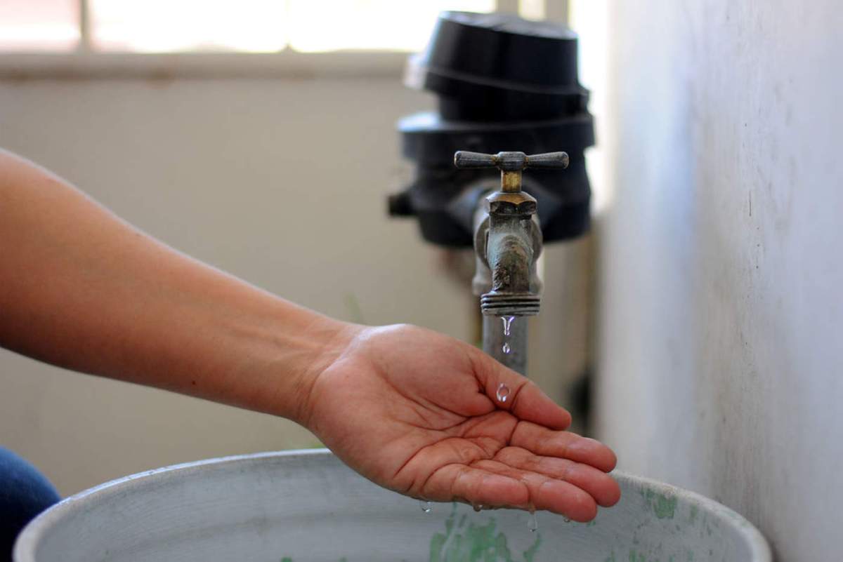 Zonas de Los Hornos con baja presión de agua: el aviso de ABSA - Punto ...