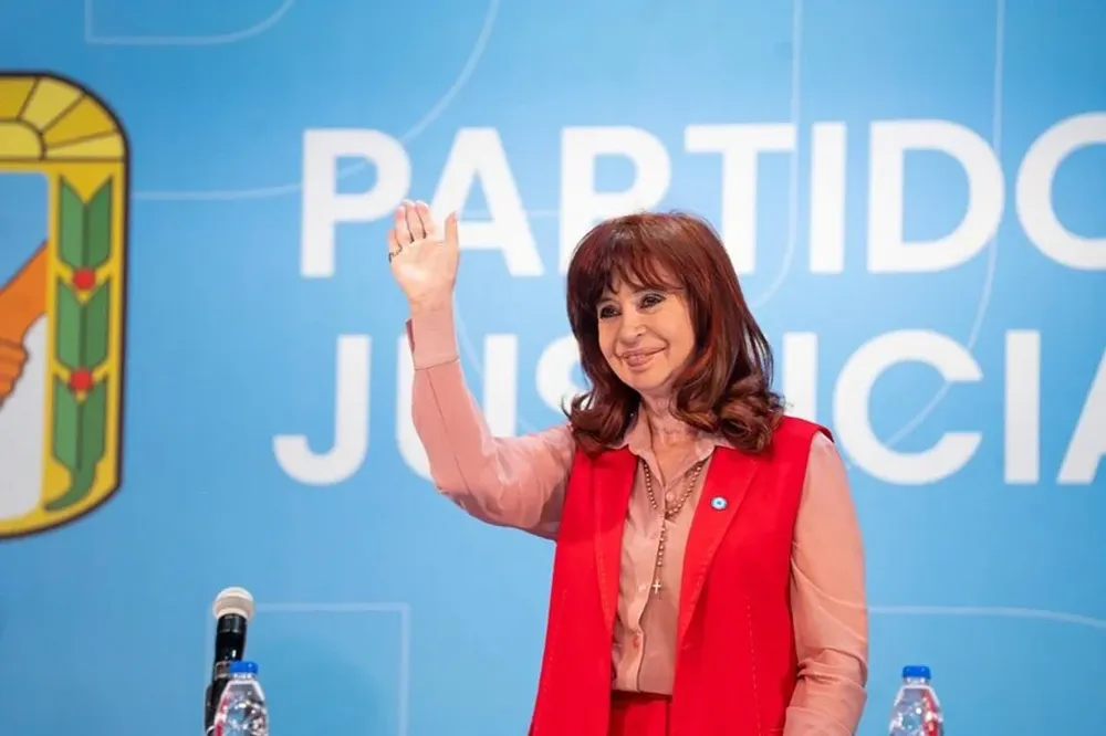 Cristina reunió al PJ y volvió a criticar el desdoblamiento en Provincia
