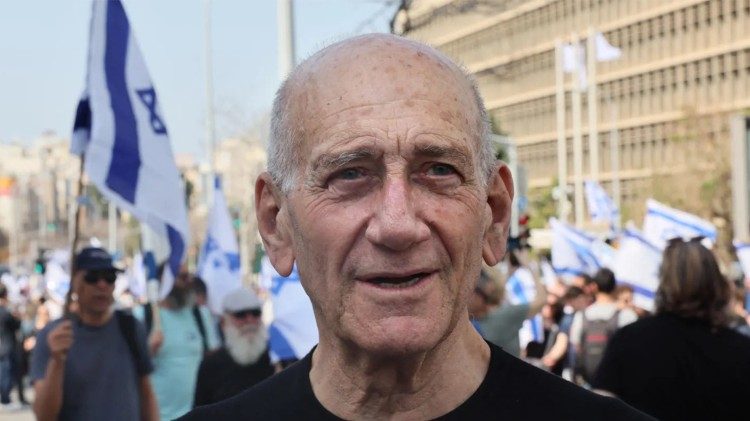 Un ex premier israelí advirtió sobre la ofensiva contra Gaza: "Muy cerca de ser crímenes de guerra"