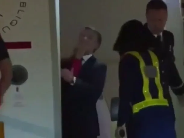 Escándalo en Francia por un tenso momento entre Macron y su esposa