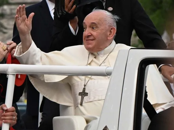 Antes de morir, Francisco donó el papamóvil: ahora es una unidad médica infantil en Gaza