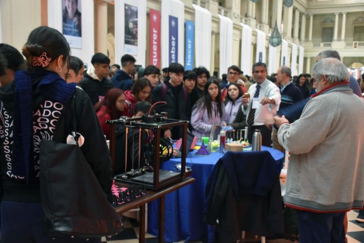 Juegos, postas vocacionales y actividades prácticas en la Expo UCALP 2025