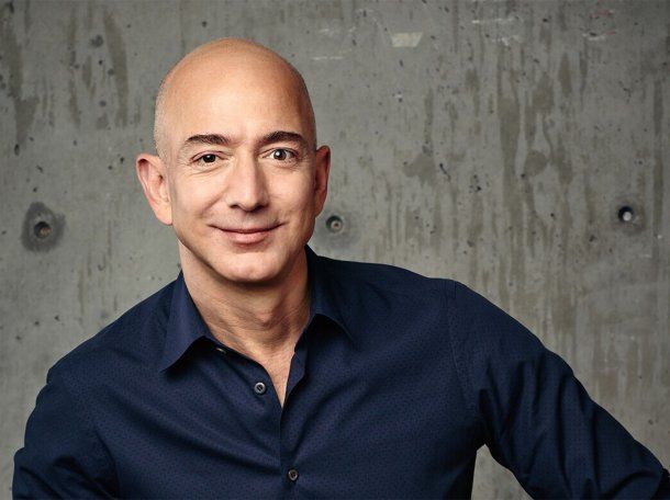 La pancarta que Greenpeace desplegó contra Jeff Bezos en Venecia
