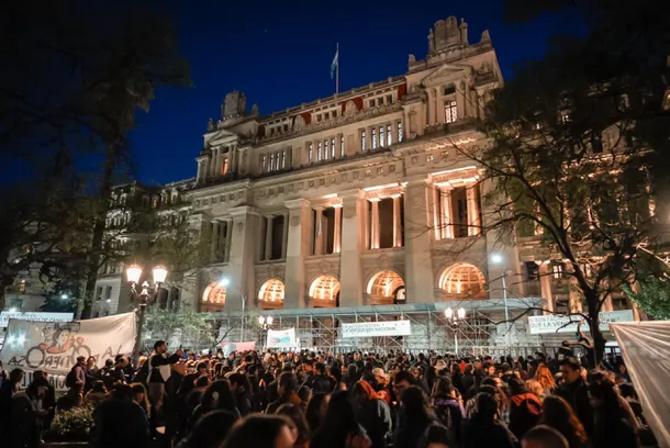 La militancia peronista acampa frente a Tribunales en apoyo a Cristina