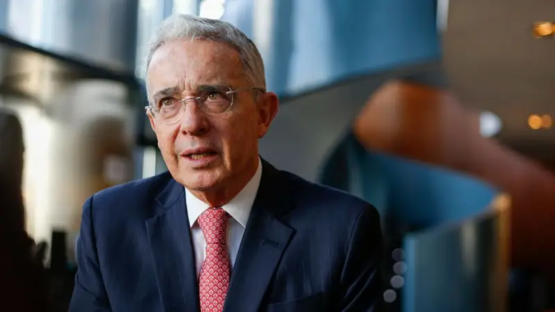 Colombia: condenaron al ex presidente Uribe por manipular testigos para perjudicar a un senador