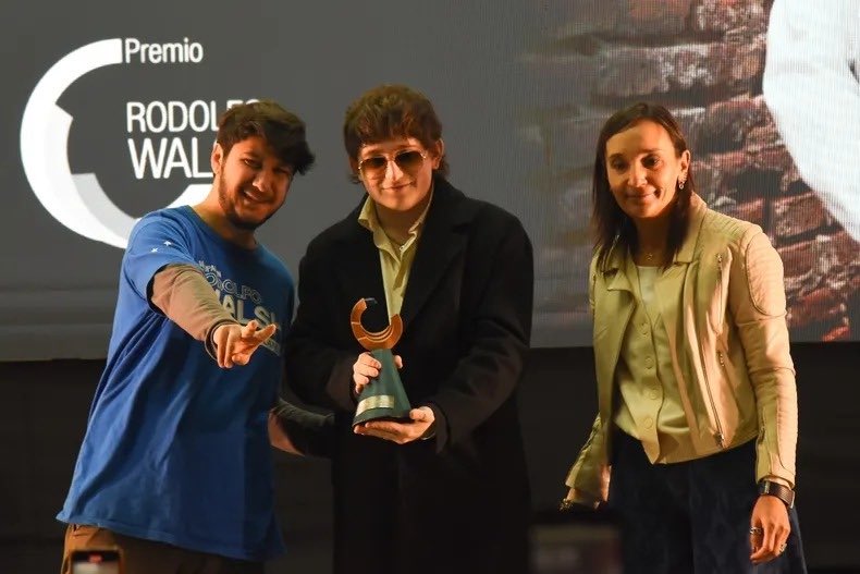 Dillom fue distinguido en La Plata y generó una verdadera marea juvenil en la UNLP
