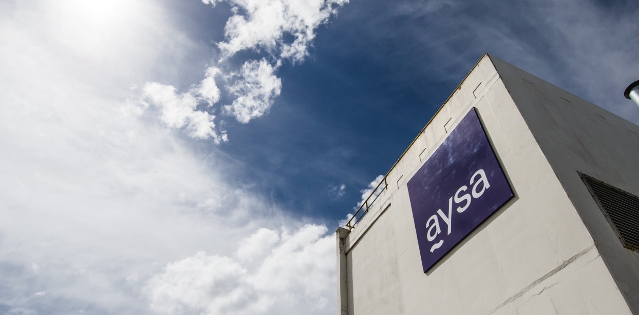 El Gobierno avanza con la privatización de AySA y autorizó el corte de agua por falta de pago