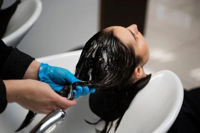 ANMAT prohibió productos para el cabello y un jabón médico por riesgo sanitario