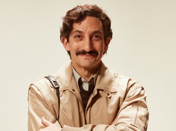 Toda la verdad sobre Olegario Salas, el fotógrafo que aparece en la serie sobre Carlos Menem