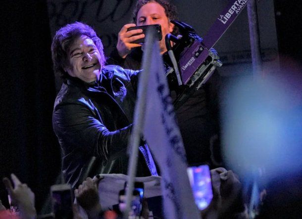 En La Plata, Javier Milei llamó a sus militantes a "devorar al kirchnerismo"