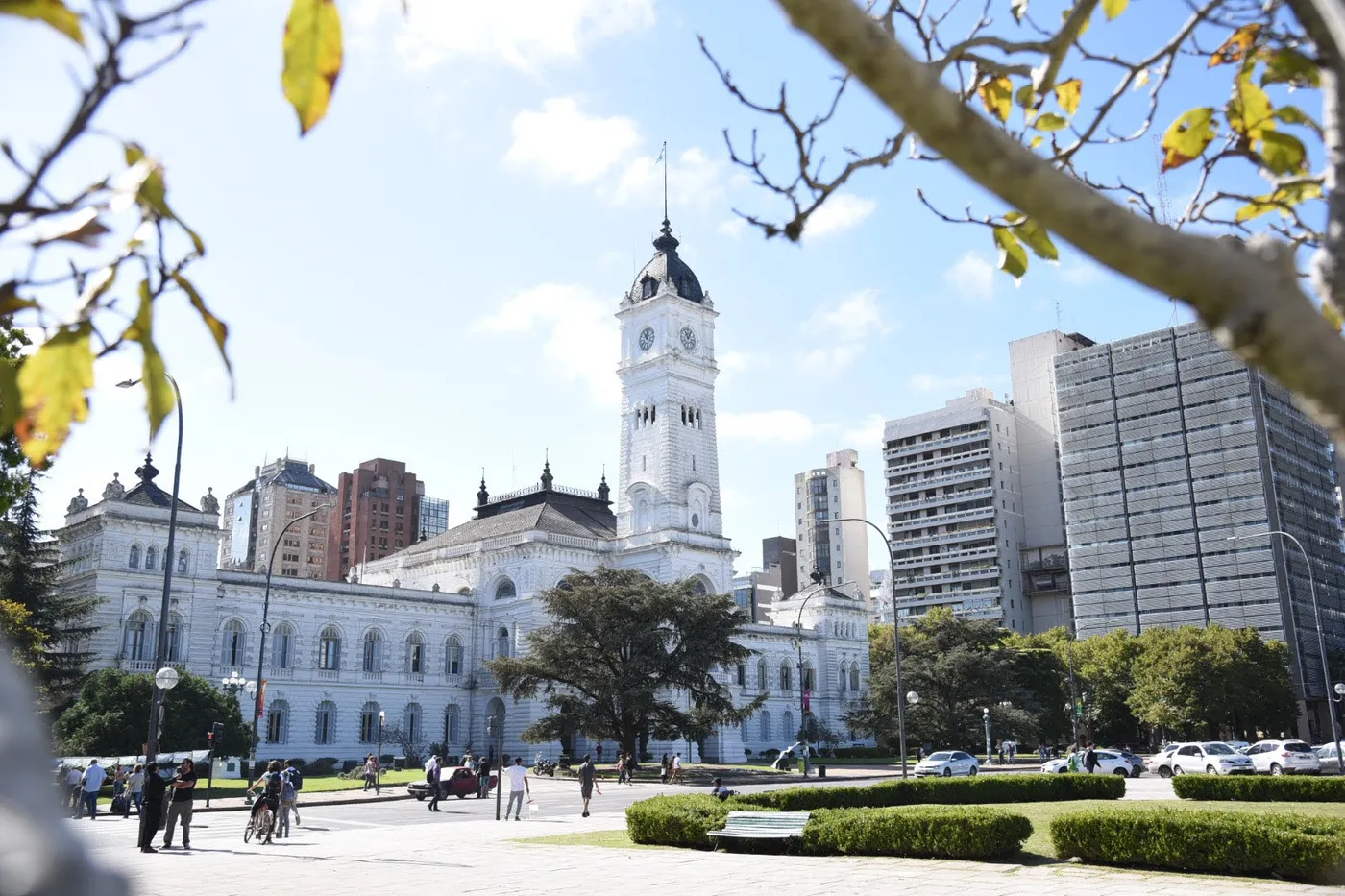 Qué abre y qué cierra hoy en La Plata por el día no laborable