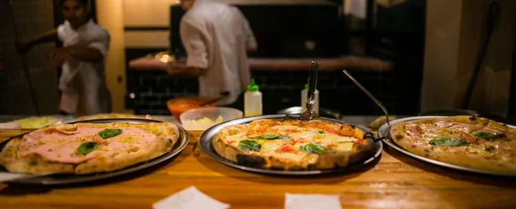 Promos 3x2 y rebajas del 50%: hoy se celebra la Noche de la Pizza y la Empanada
