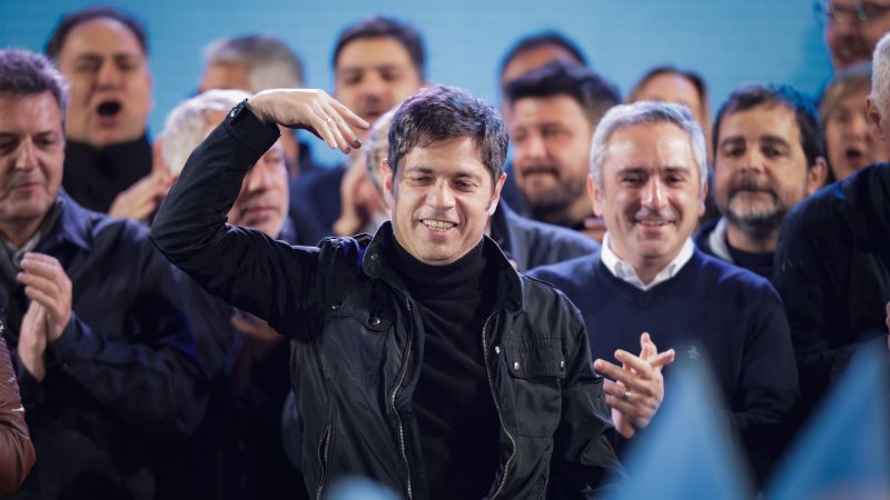 Kicillof celebró "la victoria aplastante" en Provincia: "Le vinimos a poner freno a Milei"