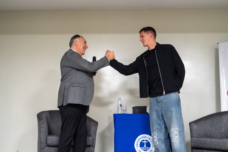 Guido Carrillo inauguró el ciclo 'Historias que inspiran' en la UCALP