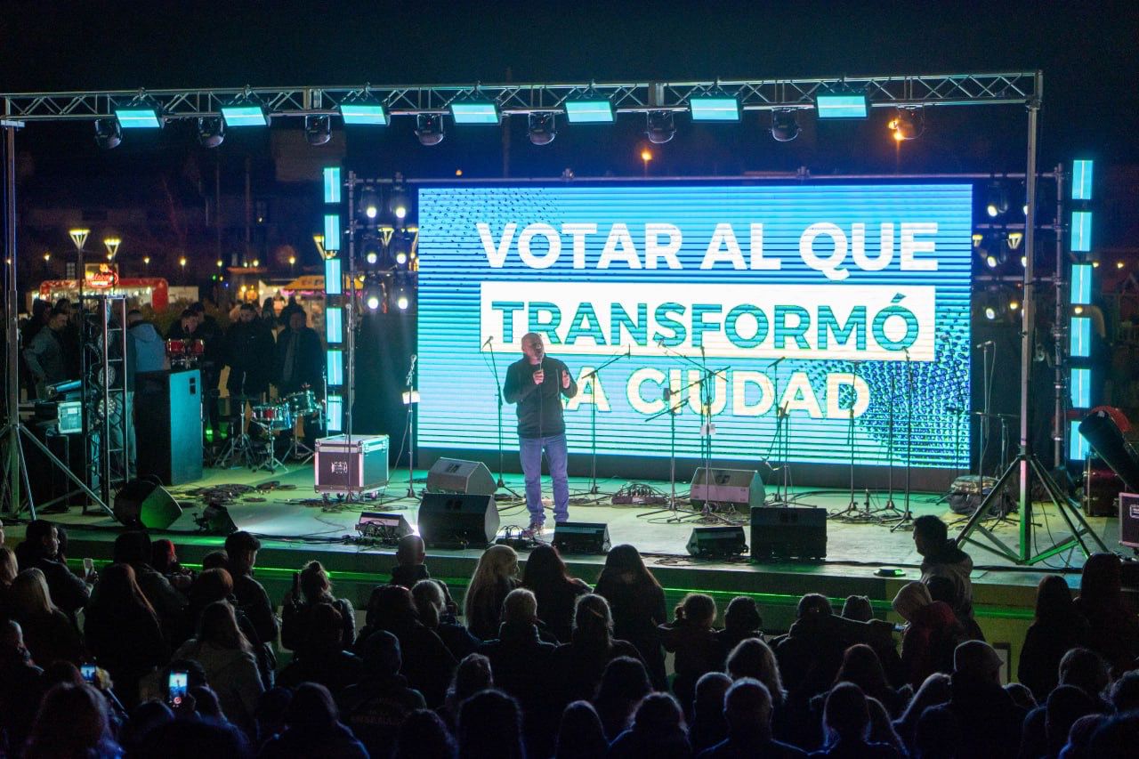 Secco cerró la campaña en Ensenada: "Estamos parados para dar la batalla"