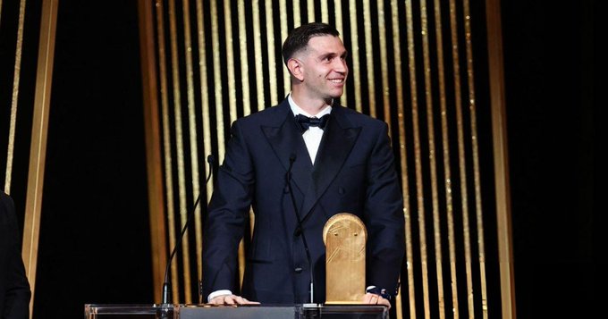 Dibu Martínez y un episodio insólito en la gala del Balón de Oro 2025