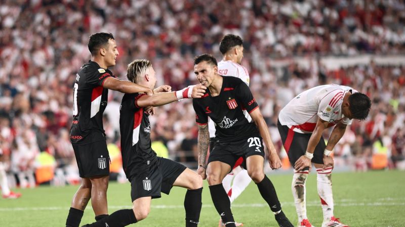 Estudiantes recibe a River en el partido de la fecha: hora, formaciones y dónde verlo