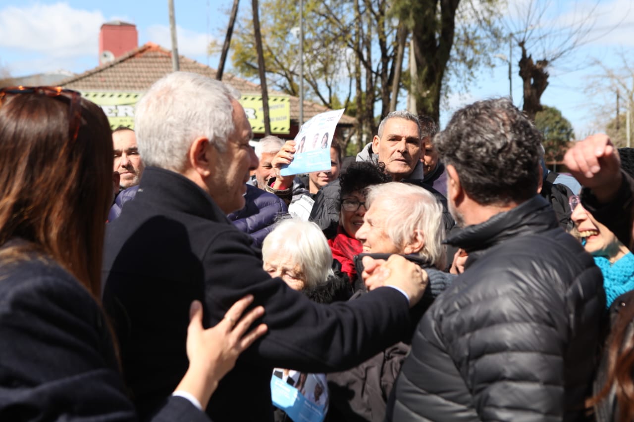 “Sigamos con obras”, el mensaje de Alak al recorrer la zona norte de La Plata