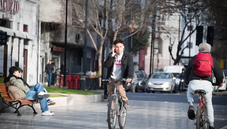La Plata arranca con frío, pero el sol mejora la jornada