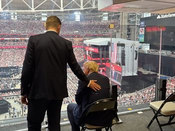 Con Donald Trump presente, una multitud se reunió para darle el último adiós a Charlie Kirk
