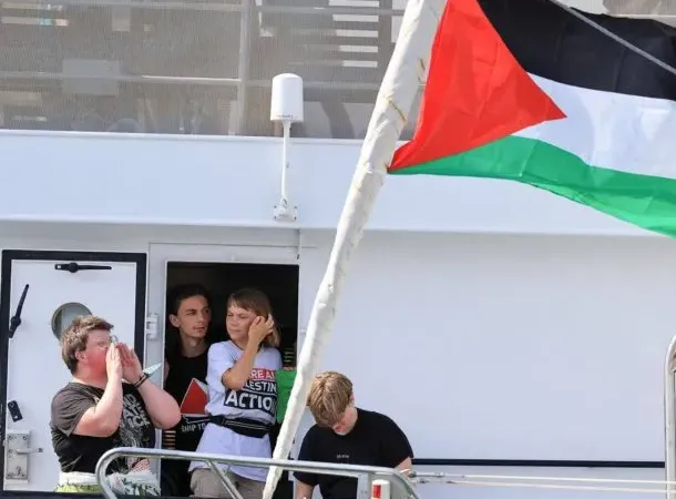 La flotilla a Gaza en la que viaja Greta Thunberg denunció el ataque de un dron