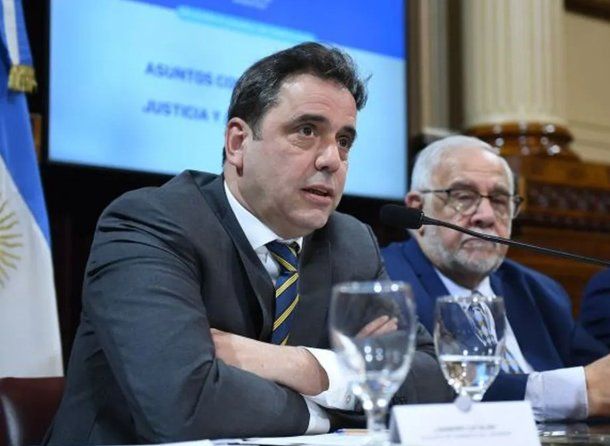 El Gobierno oficializó la restitución del ministerio del Interior con Catalán al frente